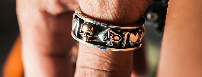 A Skull Wedding Ring - Originale gotisk-inspirerede smykker